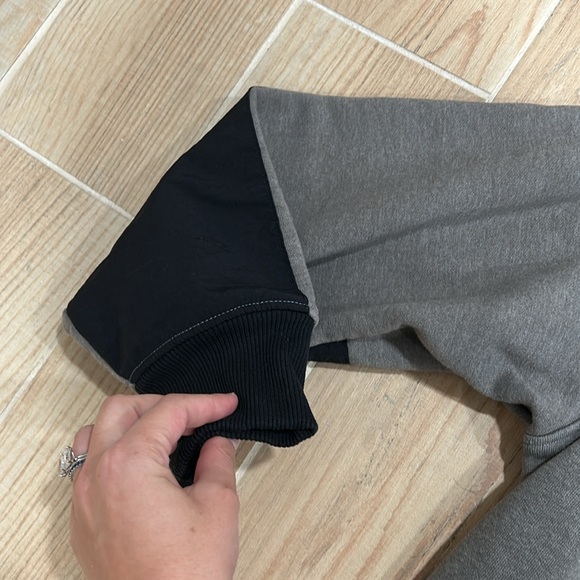 The North Face Crewneck Sweatshirt - Picture 7 of 7